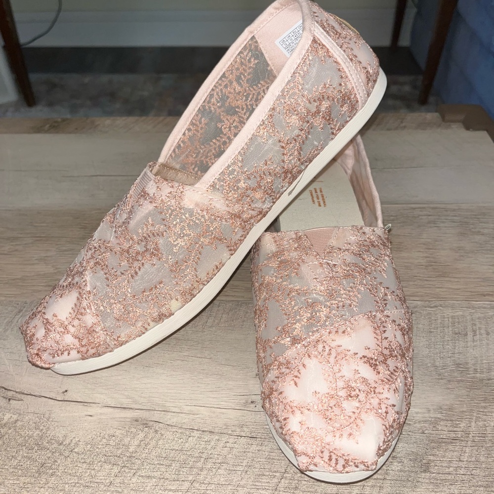 TOMS Shoes Women’s Size 12 Pink Lace NWOT